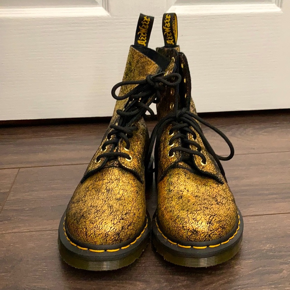 Size 8 cracked gold rainbow dr.martens doc martens 1460 Pascal boots unworn